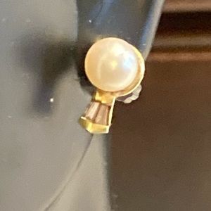 14kt pearl & diamond post earrings. Vintage 1986
